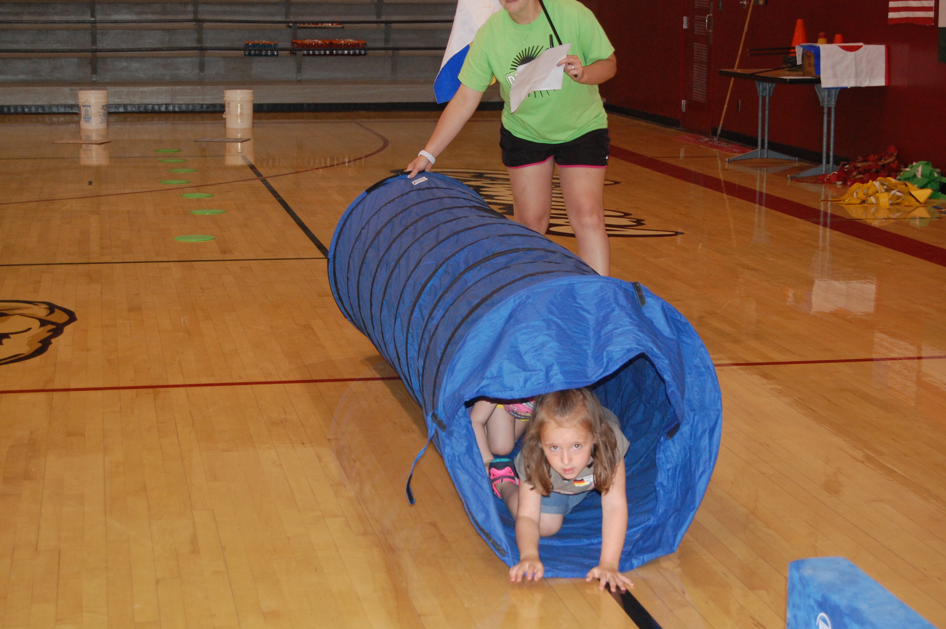 kids going through the tunnel